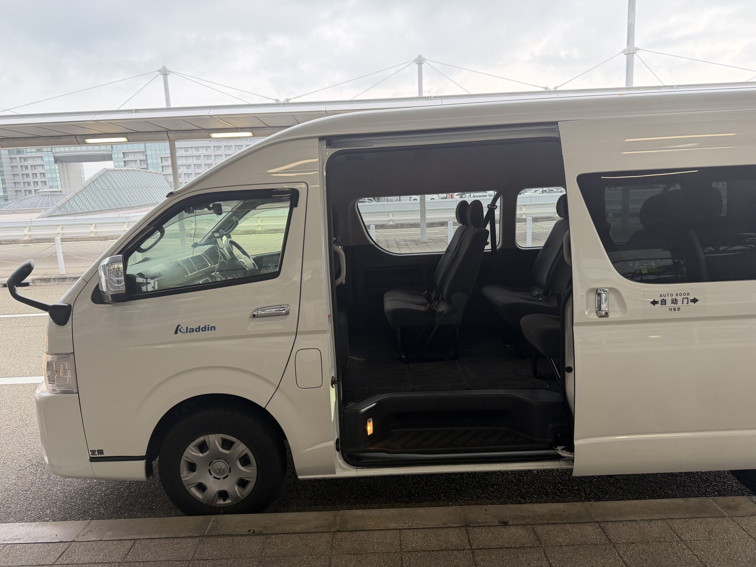 INNN送迎車両